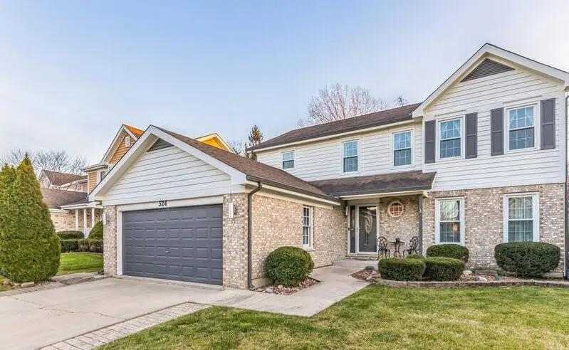 324 Chesapeake LN, Bloomingdale, IL 60108