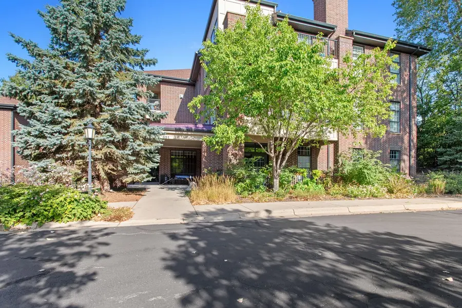 851 River Mews CT #105, Minneapolis, MN 55414