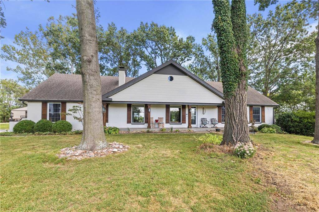 13105 S Lakeshore DR, Olathe, KS 66061