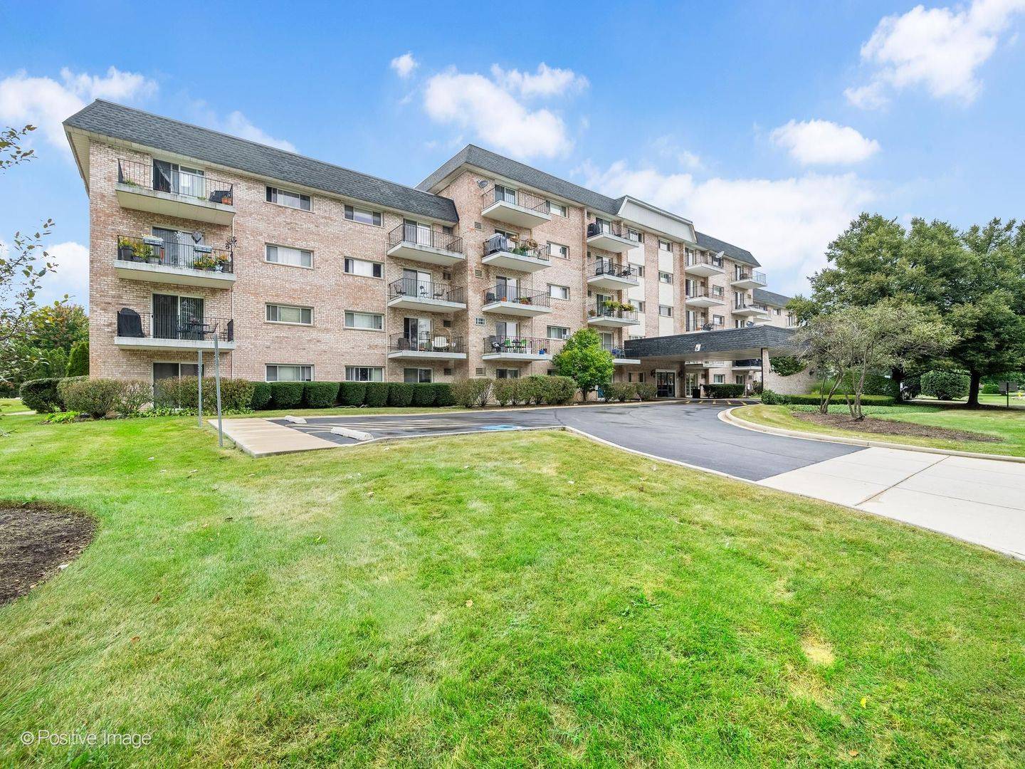 1000 S Lorraine RD #104, Wheaton, IL 60189