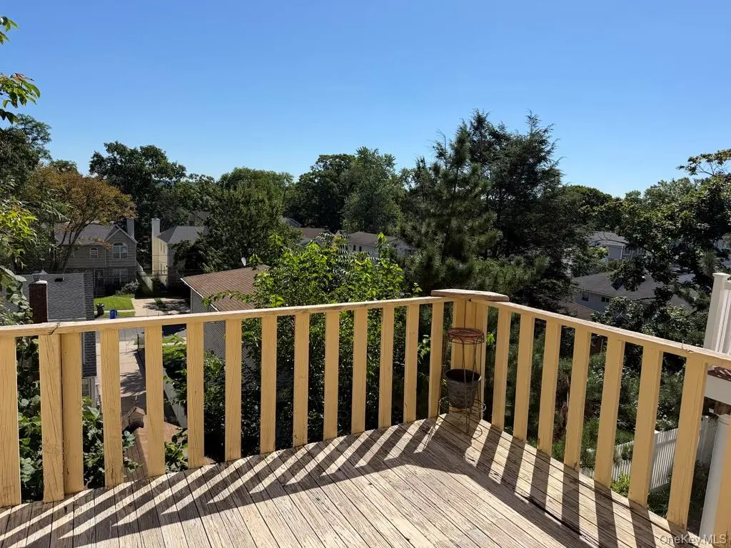 58 Marwood RD #Left side, Port Washington, NY 11050