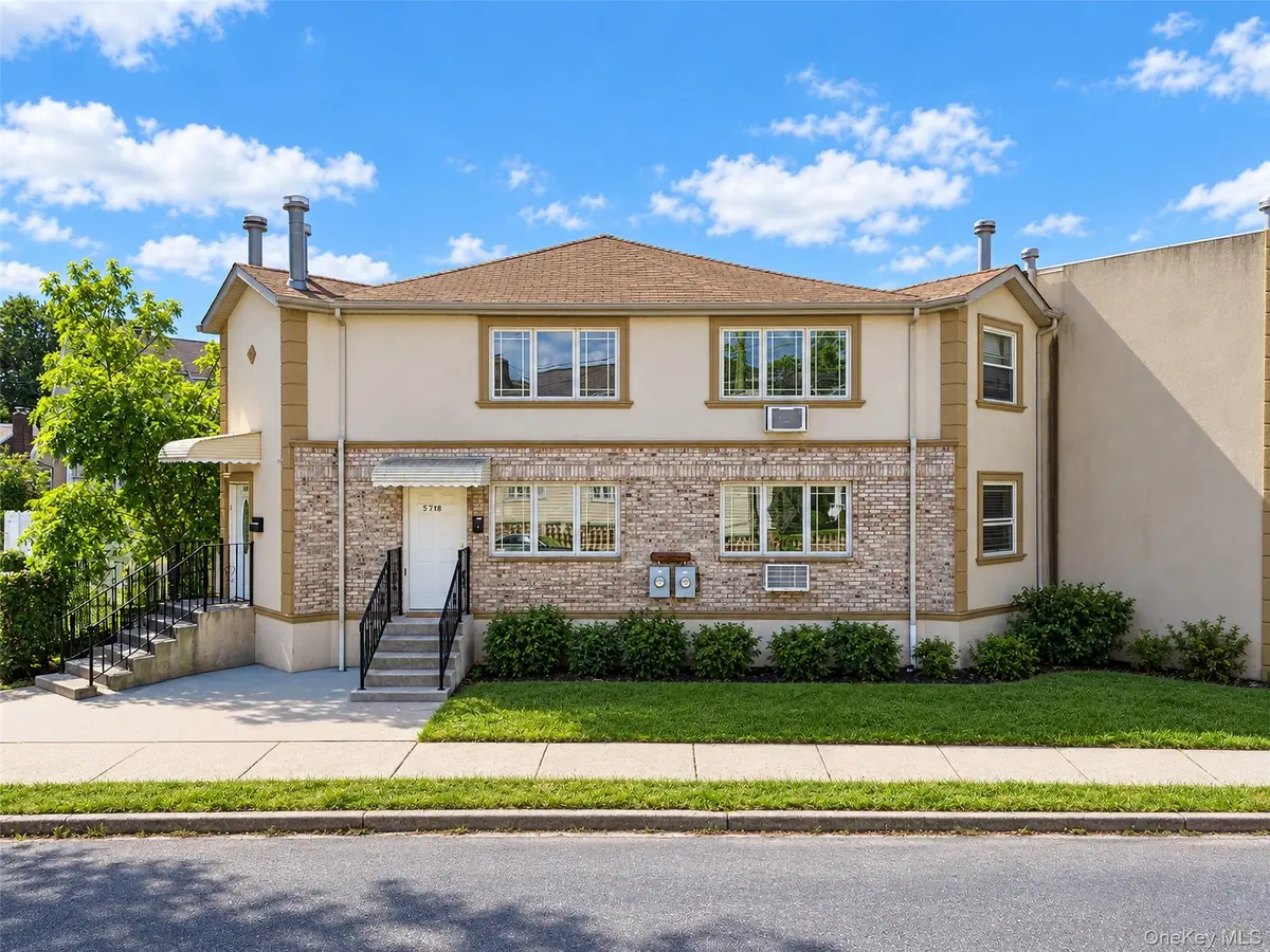 577 Aztec PL, Far Rockaway, NY 11691