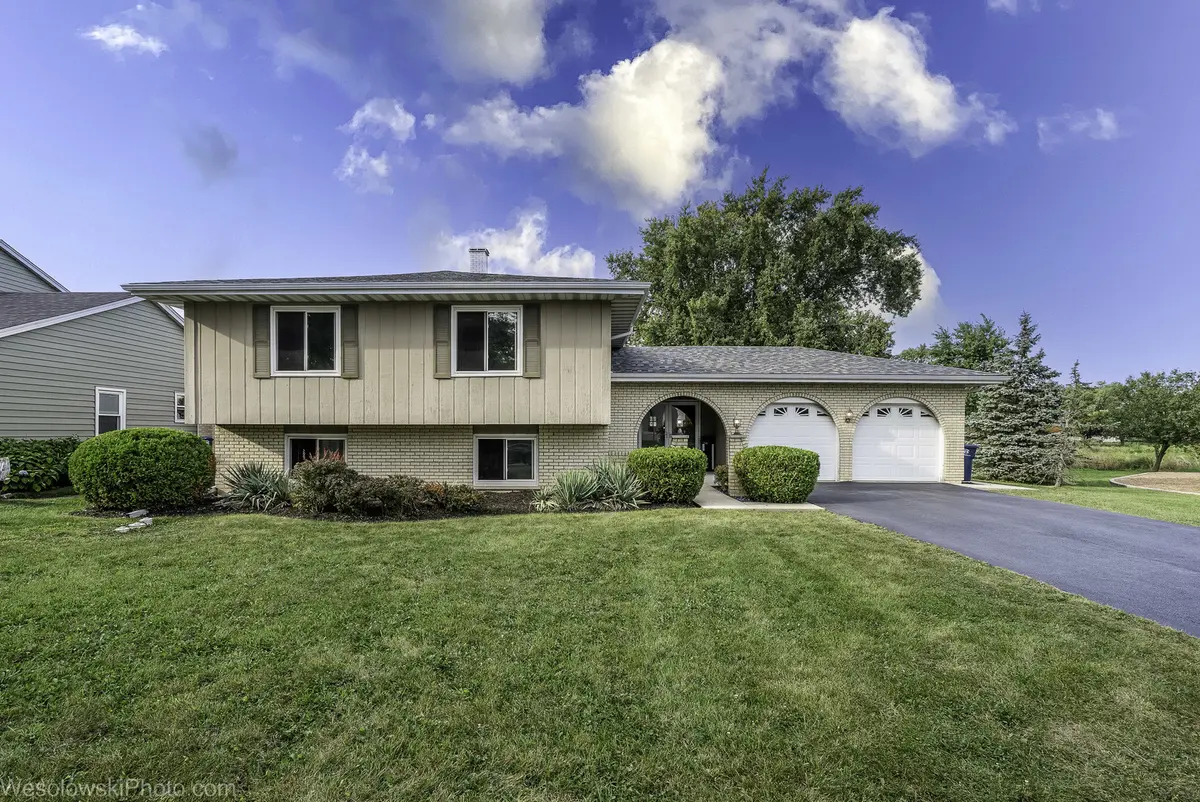 1810 71st ST, Darien, IL 60561