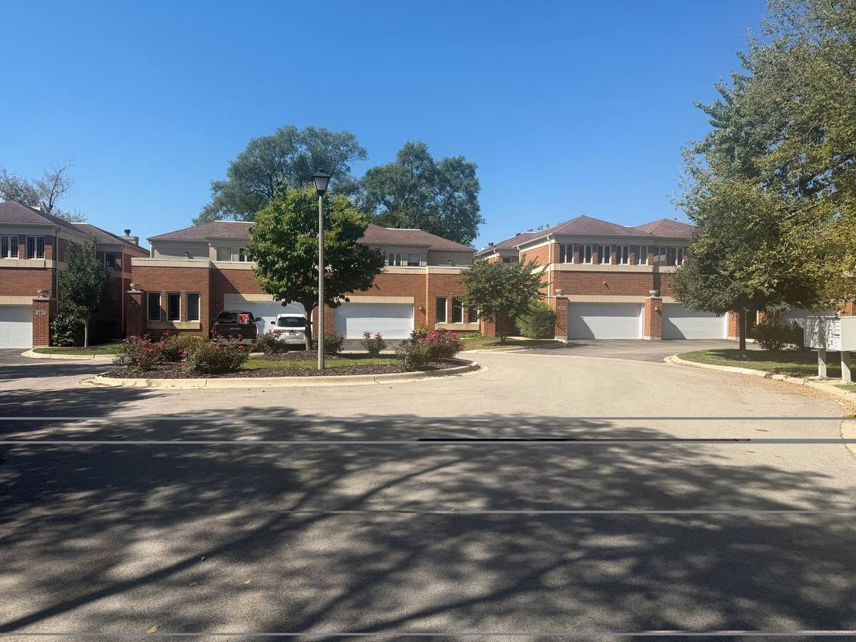 152 Finstad DR, Libertyville, IL 60048