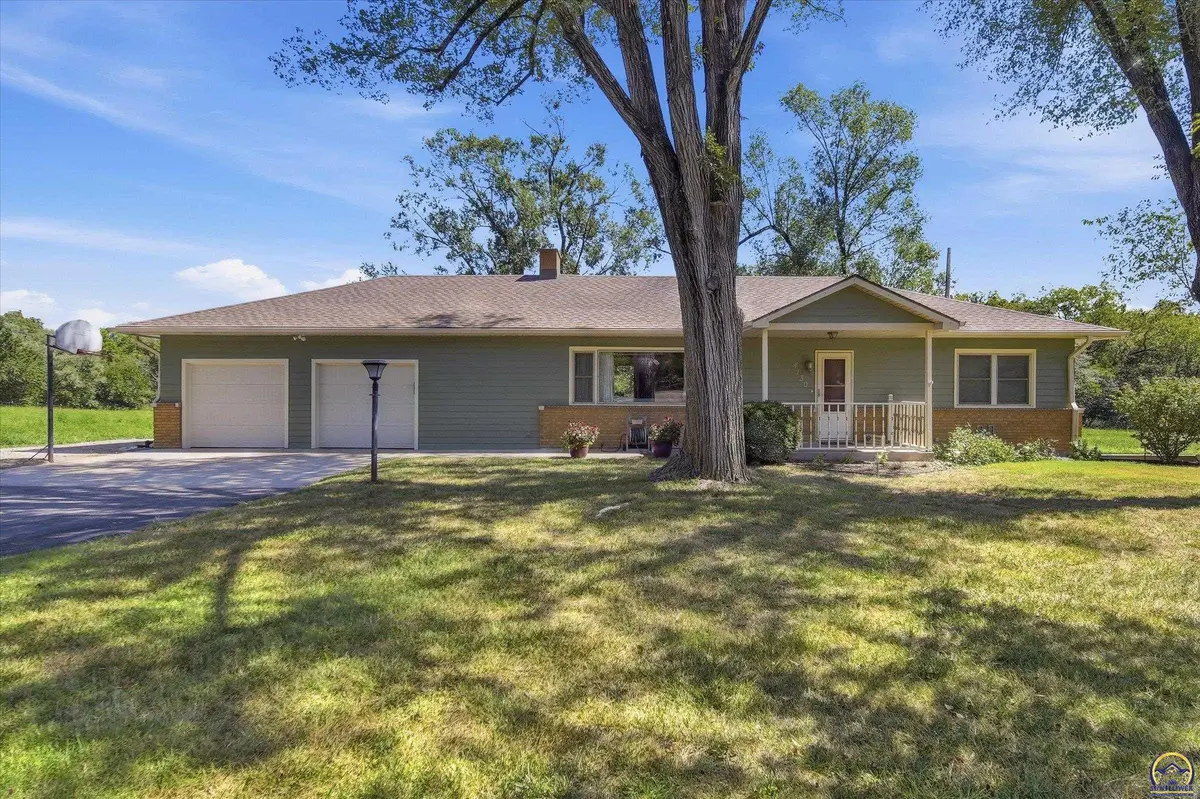 4130 NW Green Hills RD, Topeka, KS 66618