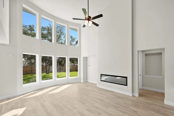 121 Packhorse LN, Georgetown, TX 78633
