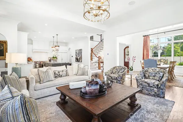 1318 S Kings DR, Charlotte, NC 28207