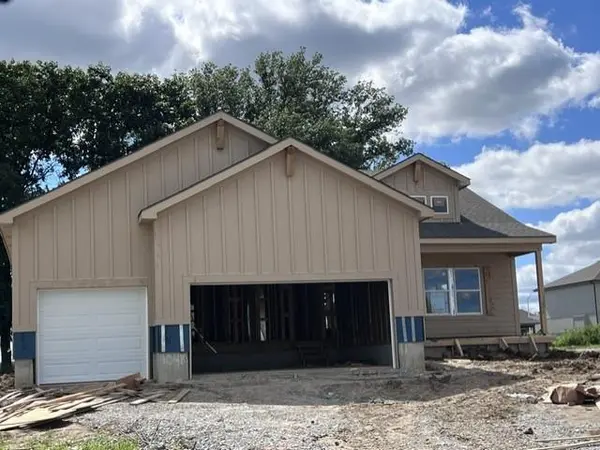 10410 N Holly ST, Kansas City, MO 64155