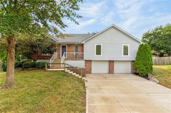 906 NW Chestnut CIR, Blue Springs, MO 64015