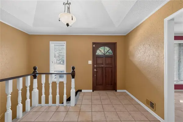 906 NW Chestnut CIR, Blue Springs, MO 64015