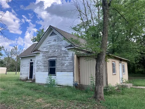 108 W Kansas AVE, Blue Mound, KS 66010