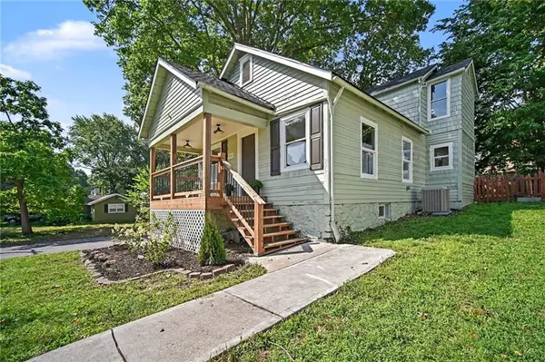 936 Columbia AVE, Leavenworth, KS 66048