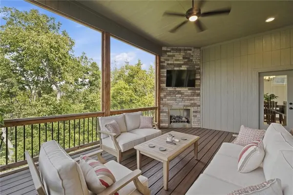 11442 S Montclaire DR, Olathe, KS 66061