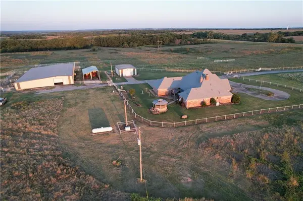 54087 US Highway 60 HWY, Burbank, OK 74633