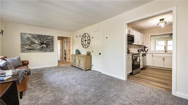 610 SW Browning AVE, Lee's Summit, MO 64063