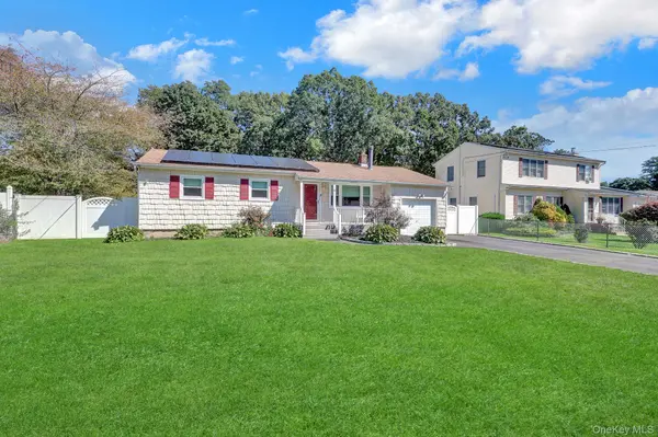 41 Hopes AVE, Holtsville, NY 11742