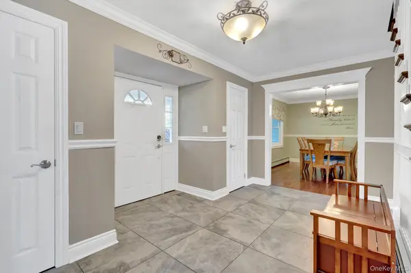 15 Wiigs RD, Nesconset, NY 11767