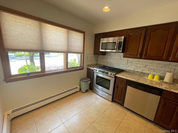 58 Marwood RD #Left side, Port Washington, NY 11050