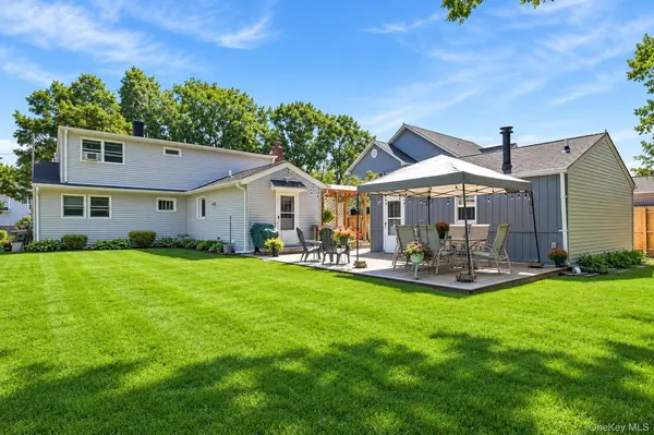 724 Sandra AVE, West Islip, NY 11795