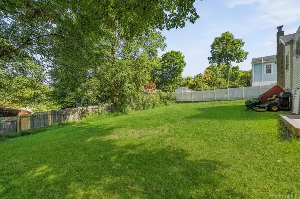 8 Huntington RD, Carmel, NY 10512