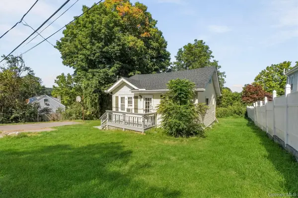 8 Huntington RD, Carmel, NY 10512