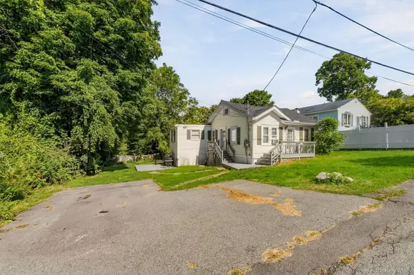 8 Huntington RD, Carmel, NY 10512