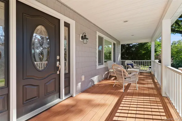 3832 Valleyview ST, Mohegan Lake, NY 10547