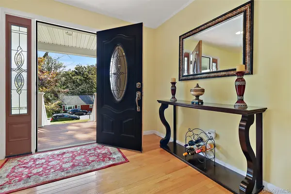 3832 Valleyview ST, Mohegan Lake, NY 10547