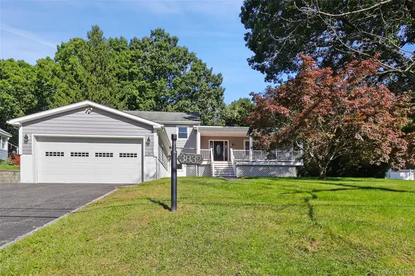3832 Valleyview ST, Mohegan Lake, NY 10547