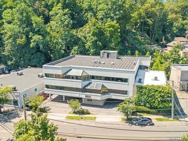307 E Shore RD, Great Neck, NY 11023