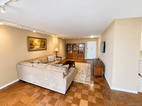 27010 Grand Central Pkwy #10S, Floral Park, NY 11005