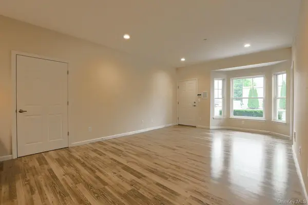 11 Grace Lane, Lindenhurst, NY 11757