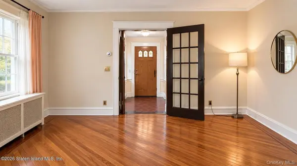 79-52 77th, Glendale, NY 11385