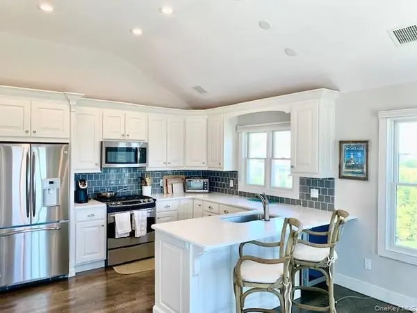 28 Stacy DR, Westhampton Beach, NY 11978