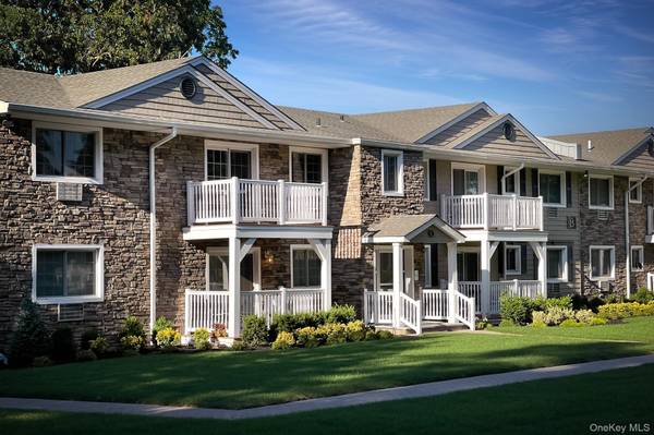 6 Williams BLVD #6-2A, Lake Grove, NY 11755