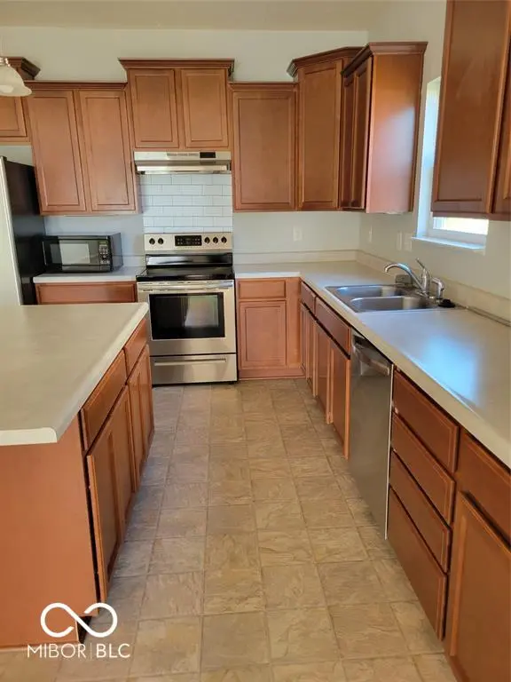 7321 Moultrie DR, Indianapolis, IN 46217