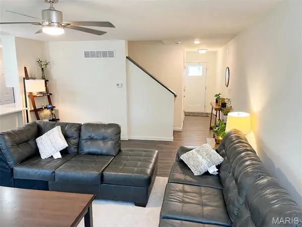 157 Day Lily LN, Wentzville, MO 63385