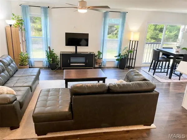 157 Day Lily LN, Wentzville, MO 63385