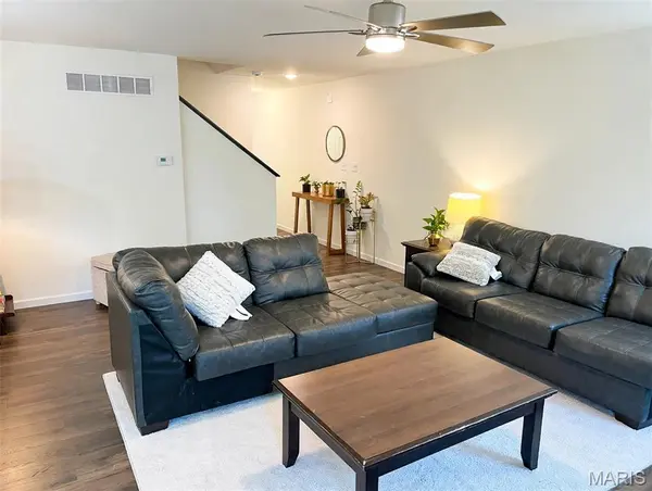157 Day Lily LN, Wentzville, MO 63385