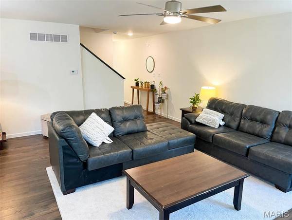 157 Day Lily LN, Wentzville, MO 63385