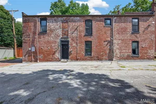 2023 Sidney ST, St Louis, MO 63104