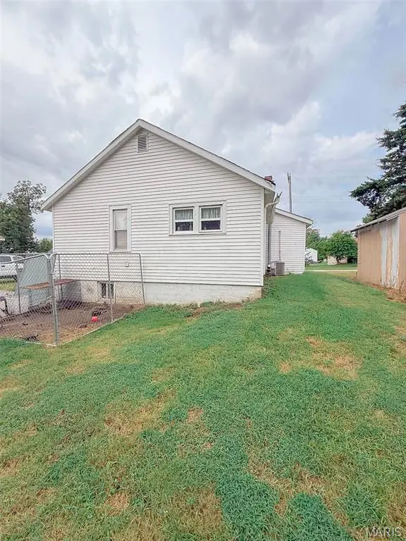 211 Blue ST, Milton, IL 62352