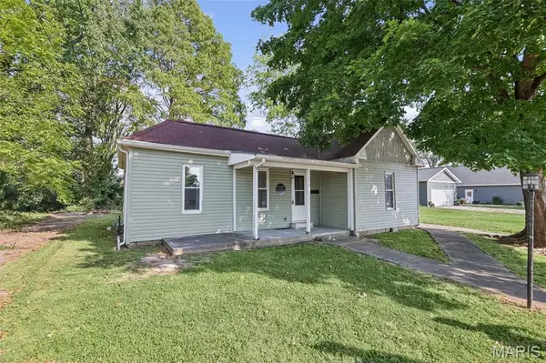 606 S East, Pinckneyville, IL 62274