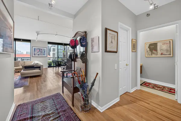 55 W Delaware PL #1007, Chicago, IL 60610