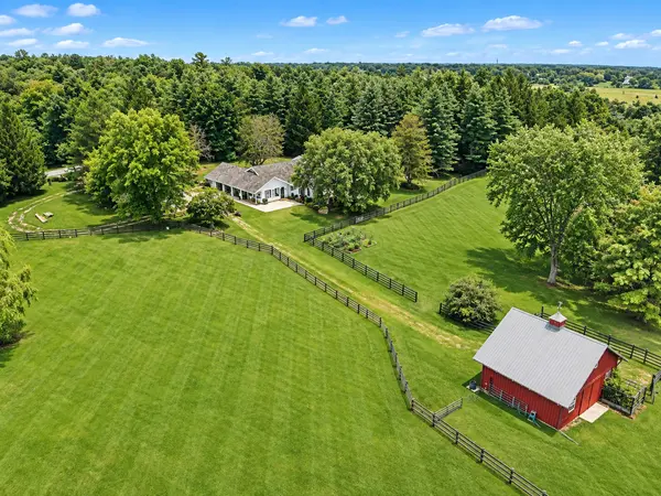 11 Ridgecroft LN, Barrington Hills, IL 60010