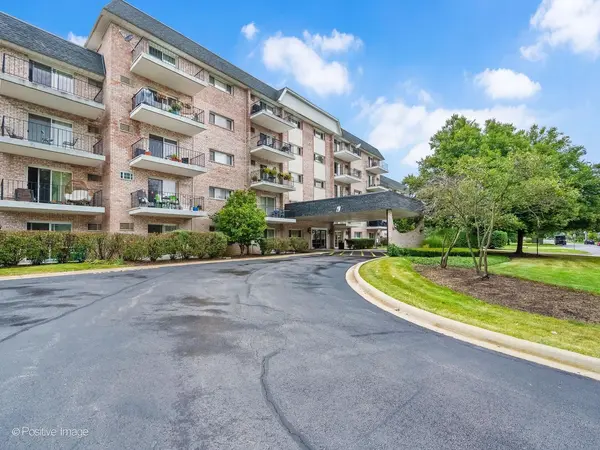 1000 S Lorraine RD #104, Wheaton, IL 60189