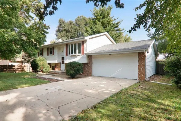 1706 Erin DR, Normal, IL 61761