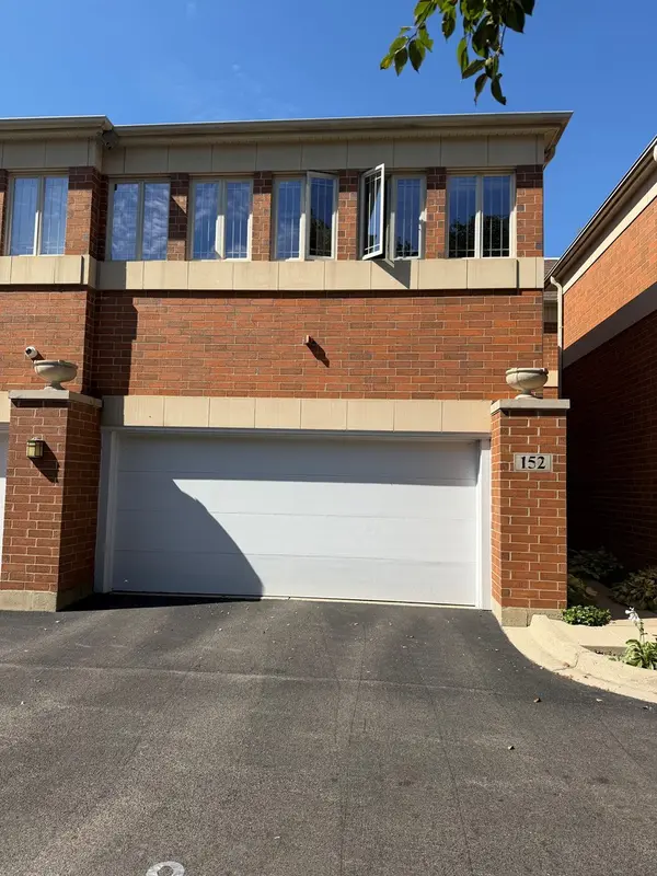 152 Finstad DR, Libertyville, IL 60048
