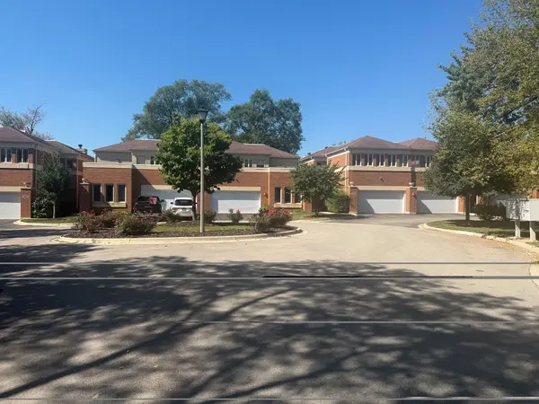 152 Finstad DR, Libertyville, IL 60048