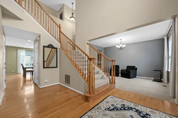 718 Versailles Pkwy, Oswego, IL 60543